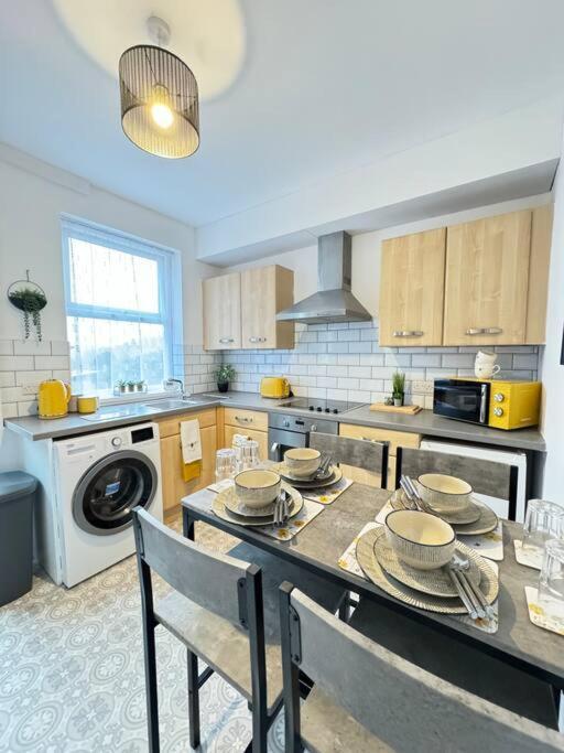 Cosy Home In Barnsley Centre Экстерьер фото